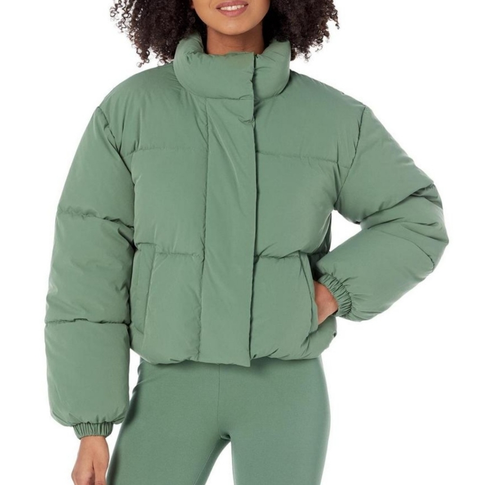 NWOT GIRLS CROPPED PUFFER JACKET XL 12 Years Retired Color